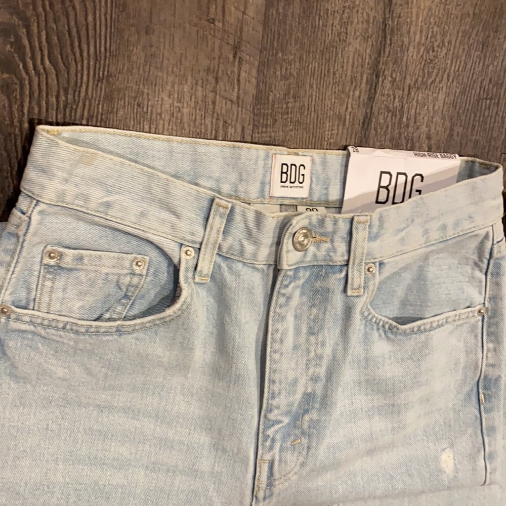 SOLD - BDG - NEW - High-Rise Baggy Jeans - NWT - Light Blue Distressed Size 28 - Picture 6 of 7